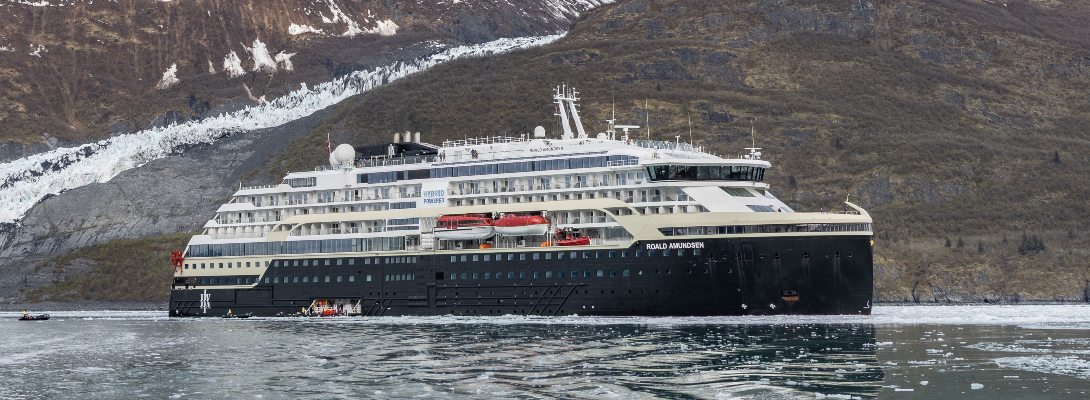 MyCruise Hurtigruten MS-Roald-Amundsen Offentlige-arealer Luftfoto2